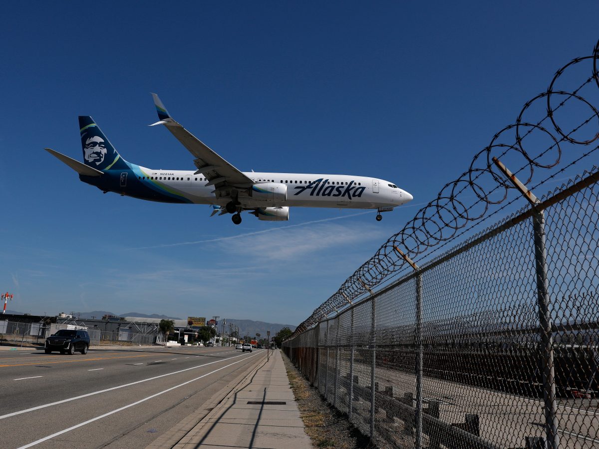 Alaska Airlines Expands Transatlantic Routes Despite Fuel Costs Absorbing Up to Half of Airline Expenses